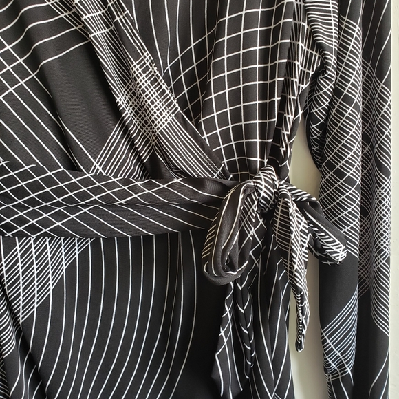Faux Wrap-style black and white patterned dress - Picture 2 of 3